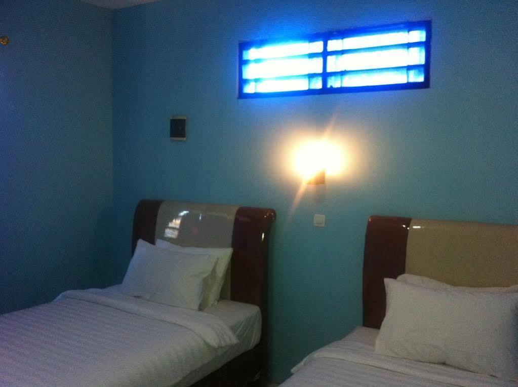 The New Orlinds Guest House Wonosari Exterior foto