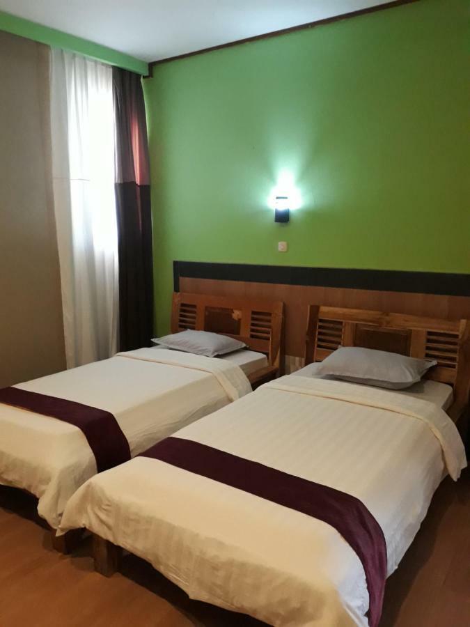 The New Orlinds Guest House Wonosari Exterior foto